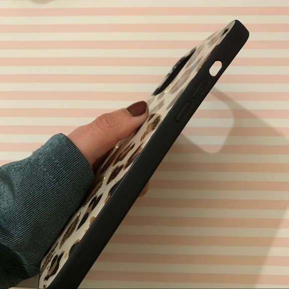 iPhone 12 Pro Max Shiny Hard Shell Cheetah Print Case - Picture 3 of 5